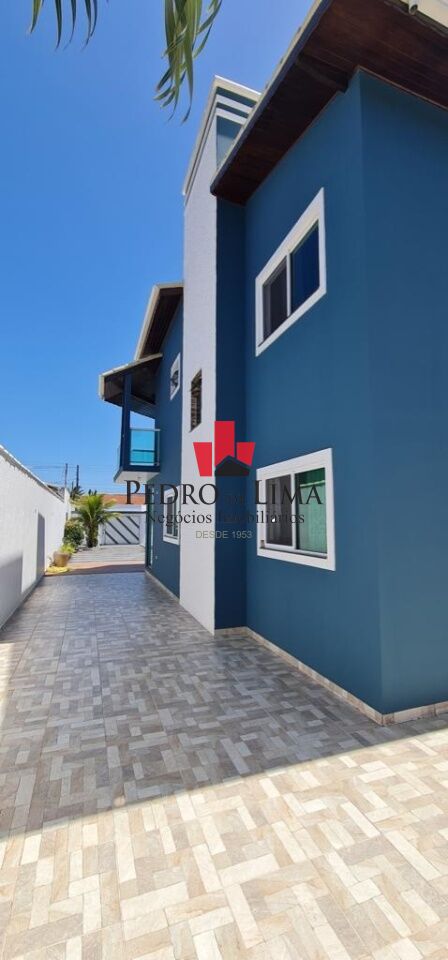 Sobrado Novo de alto padrão na Ilha Comprida, 3 dorm, sendo 1 ste, 10 vagas,  350m da praia. 