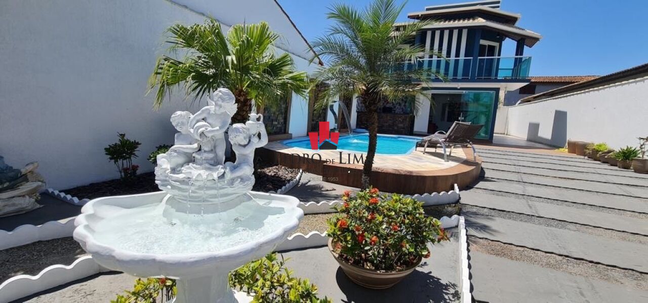 Sobrado Novo de alto padrão na Ilha Comprida, 3 dorm, sendo 1 ste, 10 vagas,  350m da praia. 