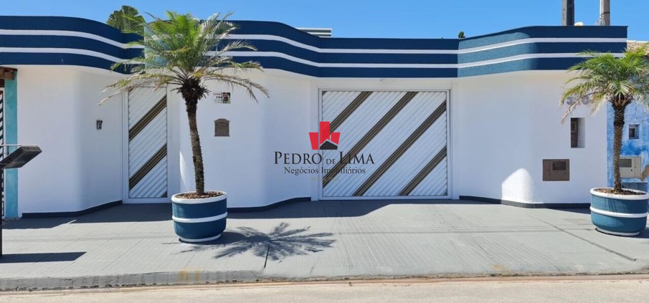 Sobrado Novo de alto padrão na Ilha Comprida, 3 dorm, sendo 1 ste, 10 vagas,  350m da praia. 