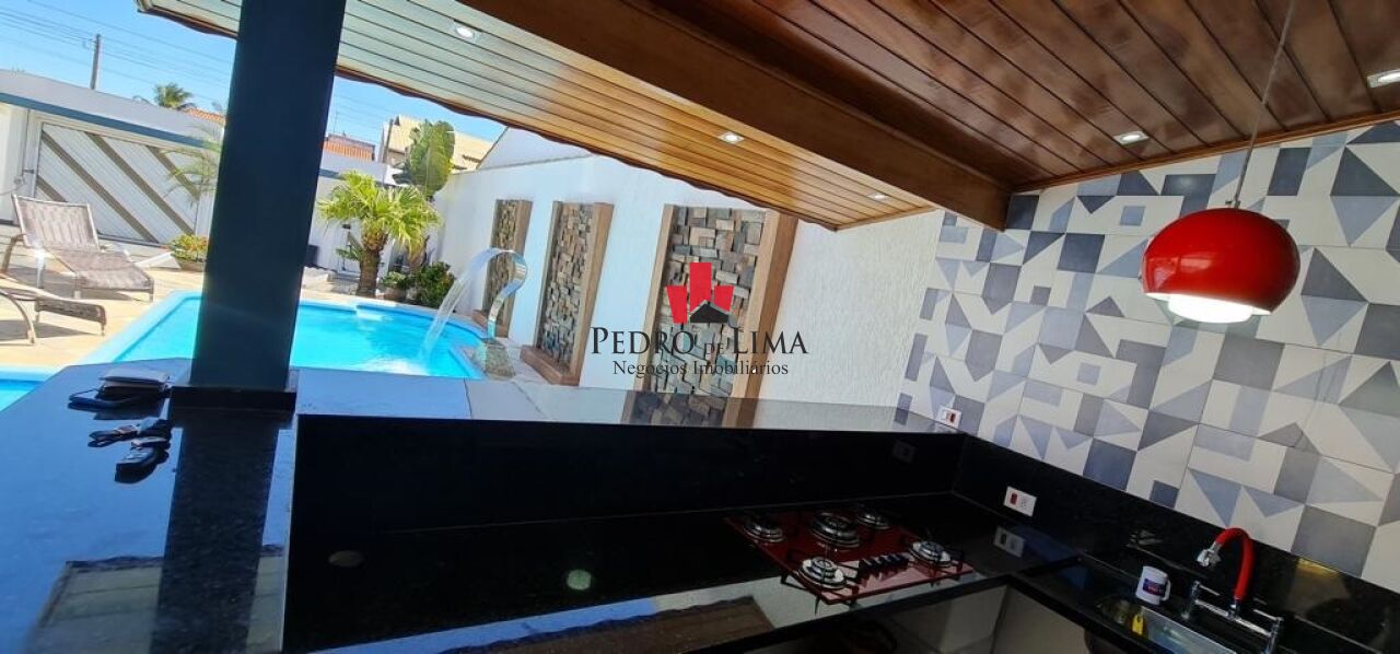 Sobrado Novo de alto padrão na Ilha Comprida, 3 dorm, sendo 1 ste, 10 vagas,  350m da praia. 