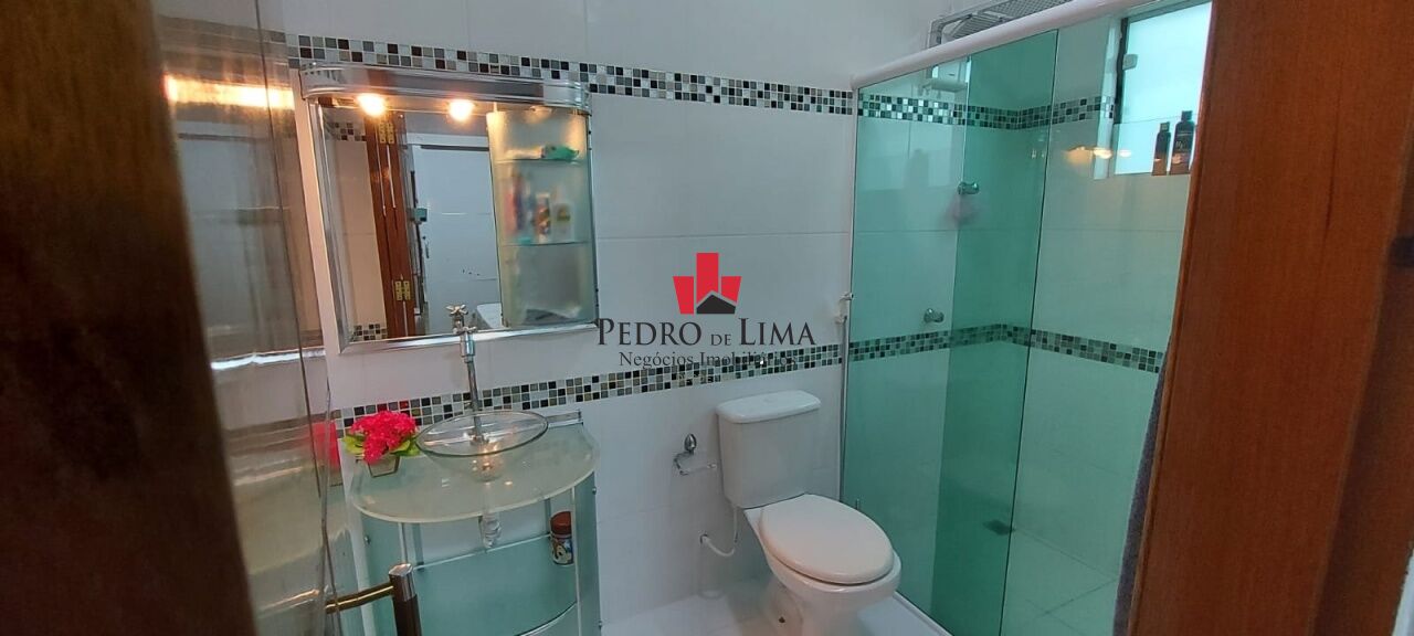 Sobrado Novo de alto padrão na Ilha Comprida, 3 dorm, sendo 1 ste, 10 vagas,  350m da praia. 