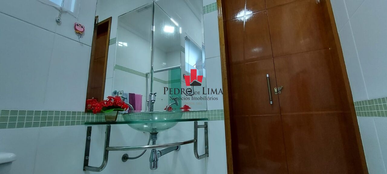 Sobrado Novo de alto padrão na Ilha Comprida, 3 dorm, sendo 1 ste, 10 vagas,  350m da praia. 