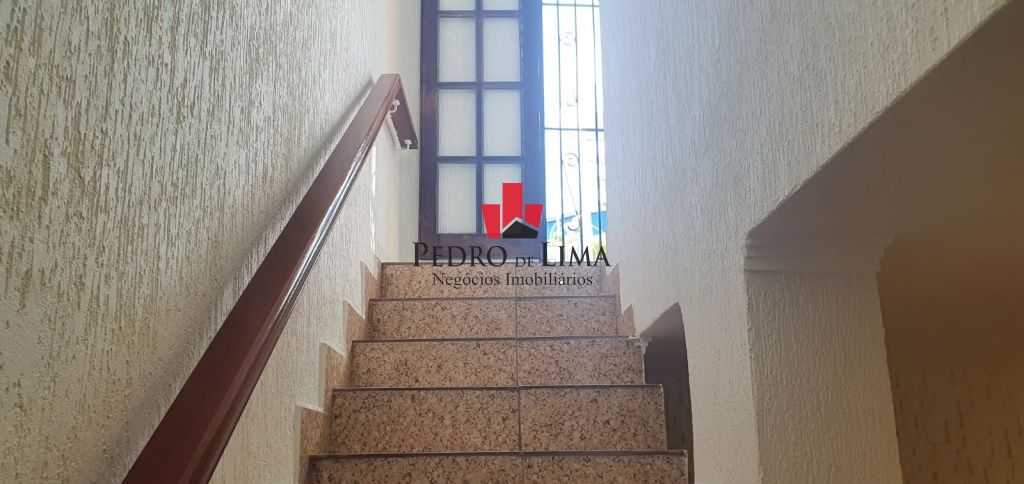 Sobrado Frontal com 4 dormitórios, sendo 1 suíte e 2 vagas na Penha