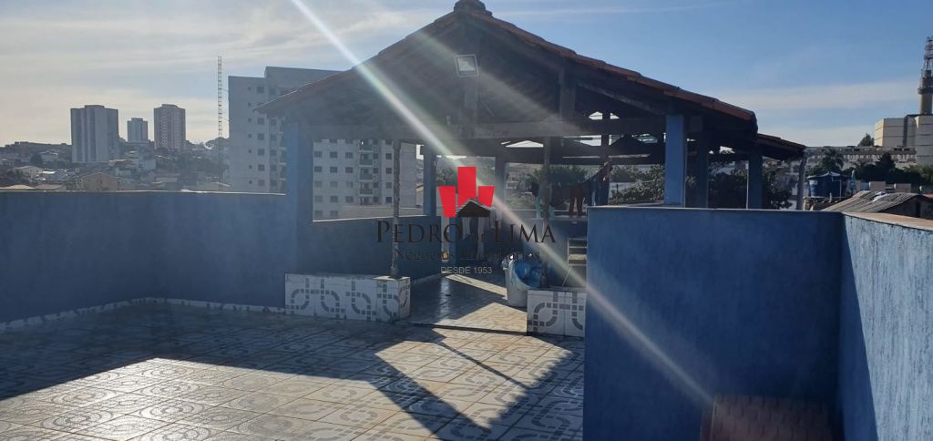 Sobrado Frontal com 4 dormitórios, sendo 1 suíte e 2 vagas na Penha