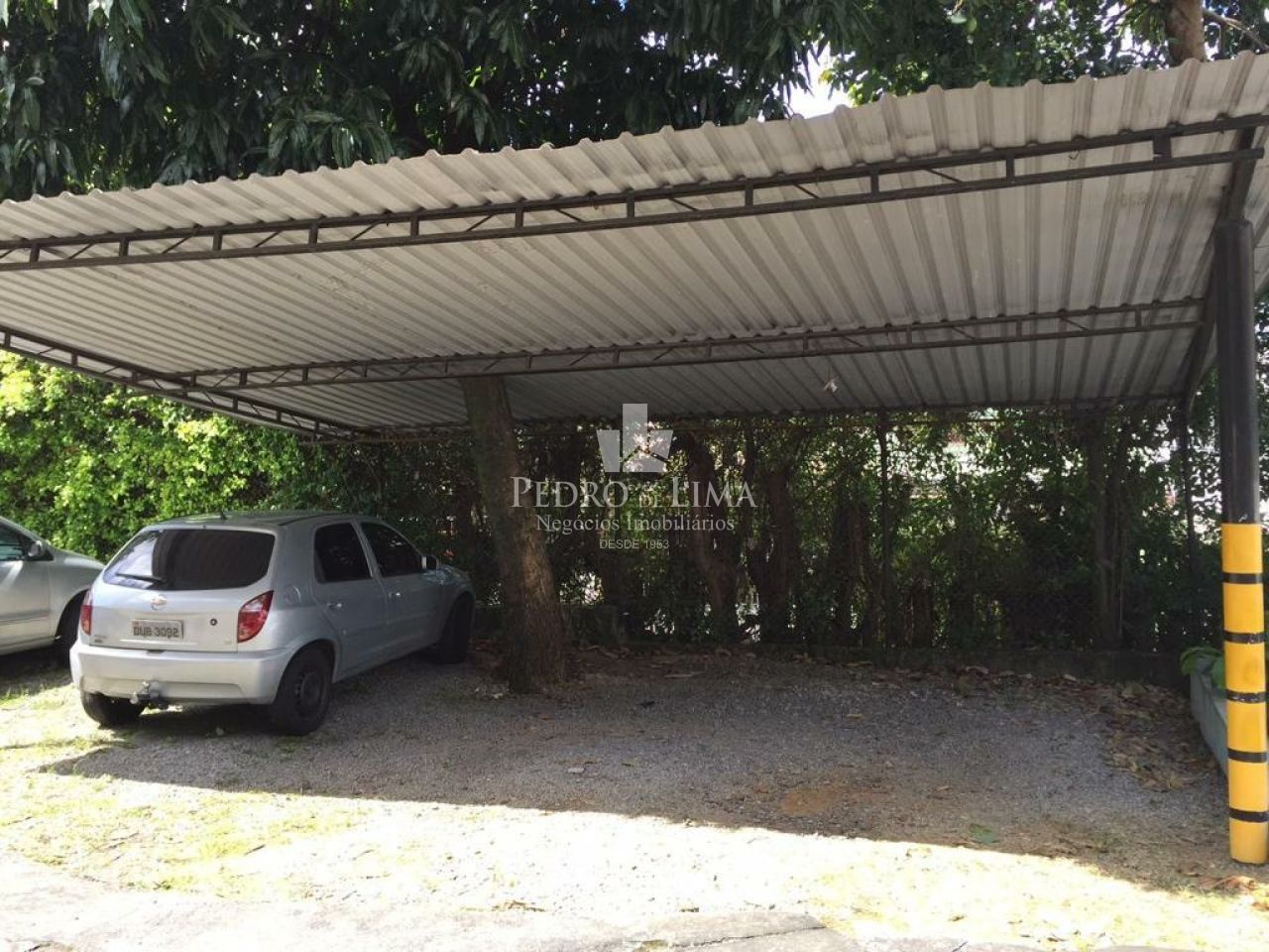 Galpão 1800m², 1600 área fabril e  2380 de área de Terreno, No Cangaíba, Entra caminhão.