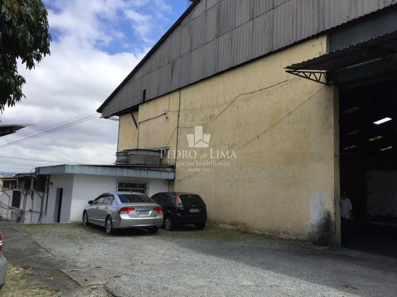 imagem do imovel Galpão 1800m², 1600 área fabril e  2380 de área de Terreno, No Cangaíba, Entra caminhão. ref: PE36141