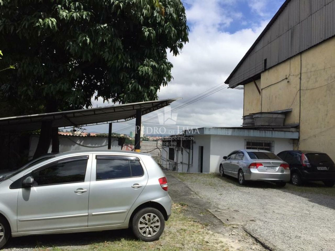 imagem do imovel Galpão 1800m², 1600 área fabril e  2380 de área de Terreno, No Cangaíba, Entra caminhão. ref: PE36141