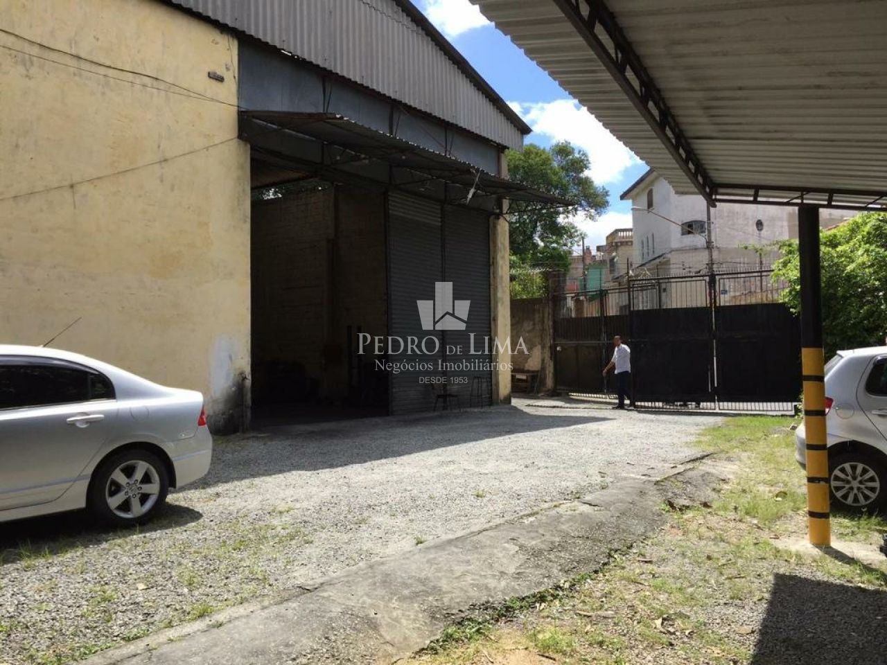 Galpão 1800m², 1600 área fabril e  2380 de área de Terreno, No Cangaíba, Entra caminhão.