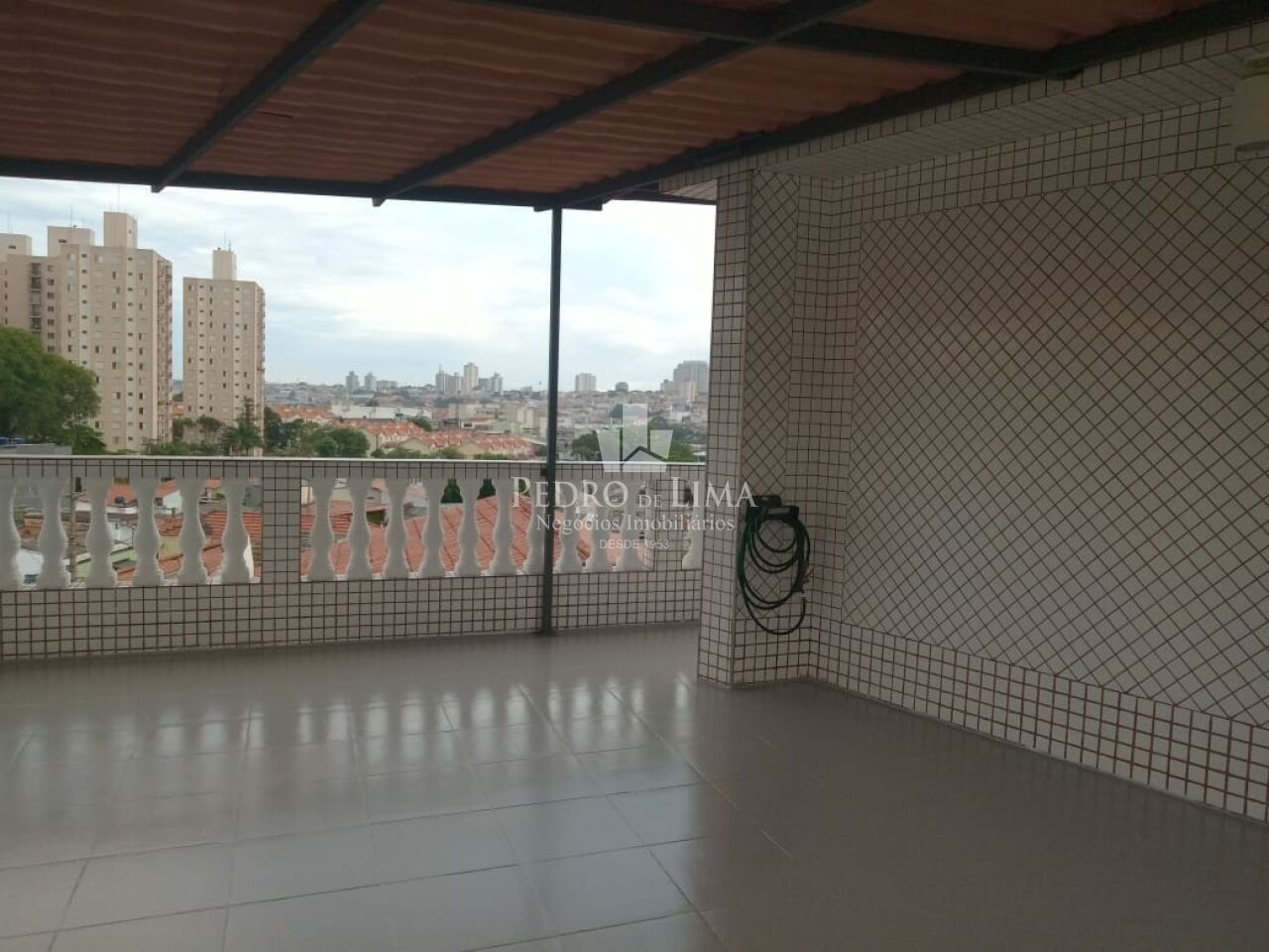 Apartamento de sobreloja 114m² para fins comerciais na Regiao Penha
