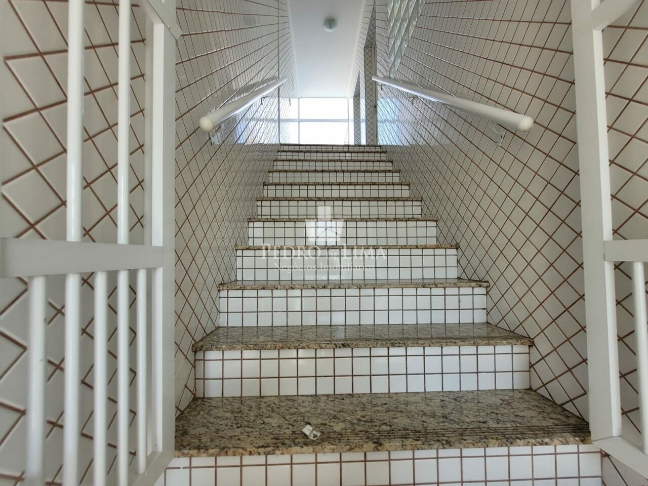 Apartamento de sobreloja 114m² para fins comerciais na Regiao Penha