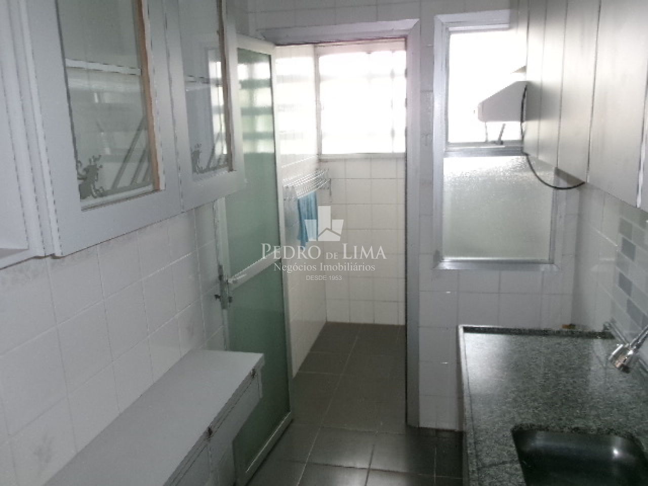 Apartamento 2 dormitórios, 1 Suite e 1 vaga coberta  na Penha