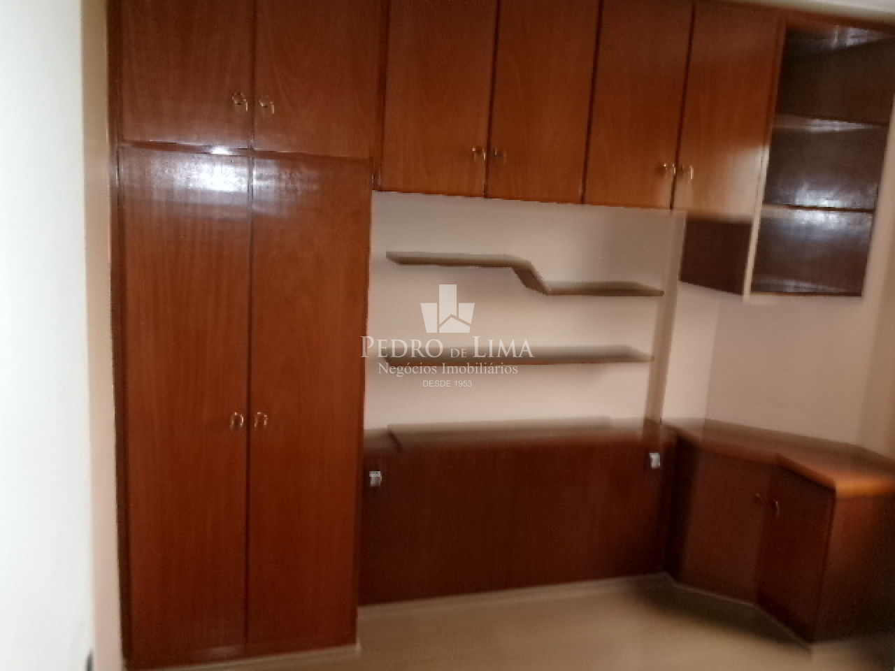 Apartamento 2 dormitórios, 1 Suite e 1 vaga coberta  na Penha
