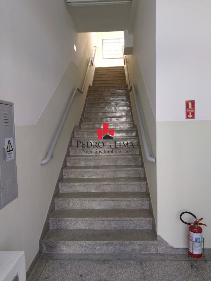Excelente prédio comercial com salão e 17 salas no andar superior