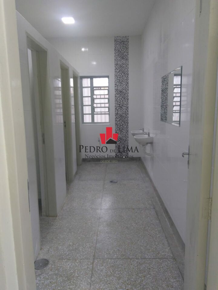 Excelente prédio comercial com salão e 17 salas no andar superior