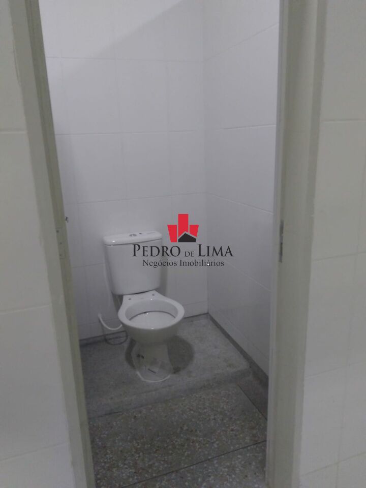 Excelente prédio comercial com salão e 17 salas no andar superior