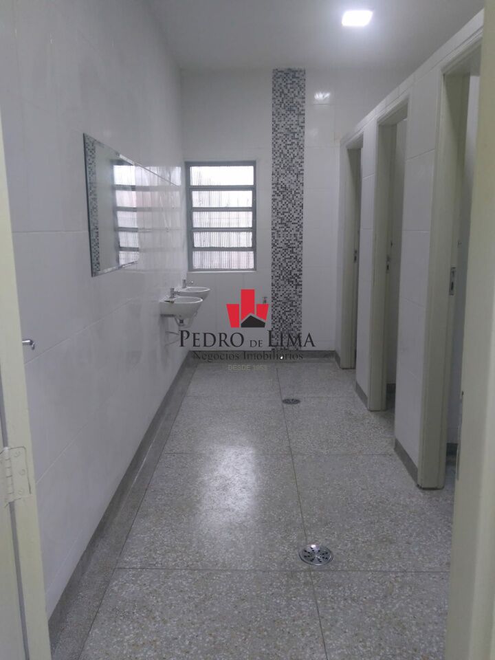 Excelente prédio comercial com salão e 17 salas no andar superior