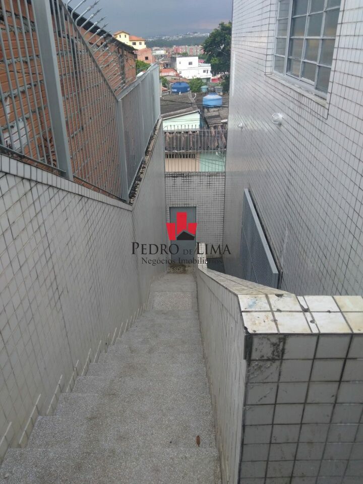 Excelente prédio comercial com salão e 17 salas no andar superior