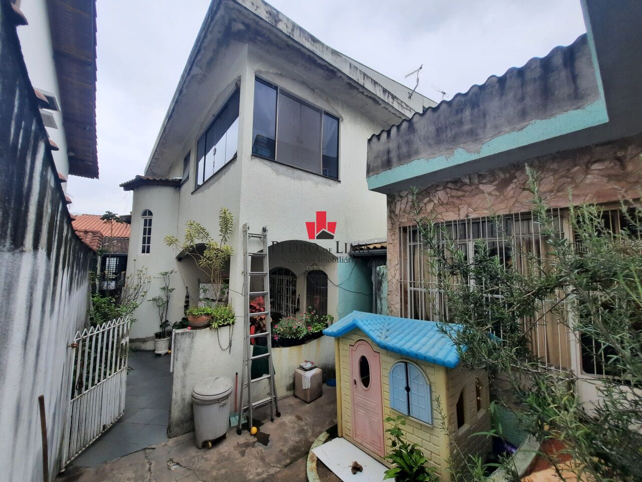 Sobrado frontal  com 3 Dormitórios e mais 2 casas no quintal- Ermelino Matarazzo