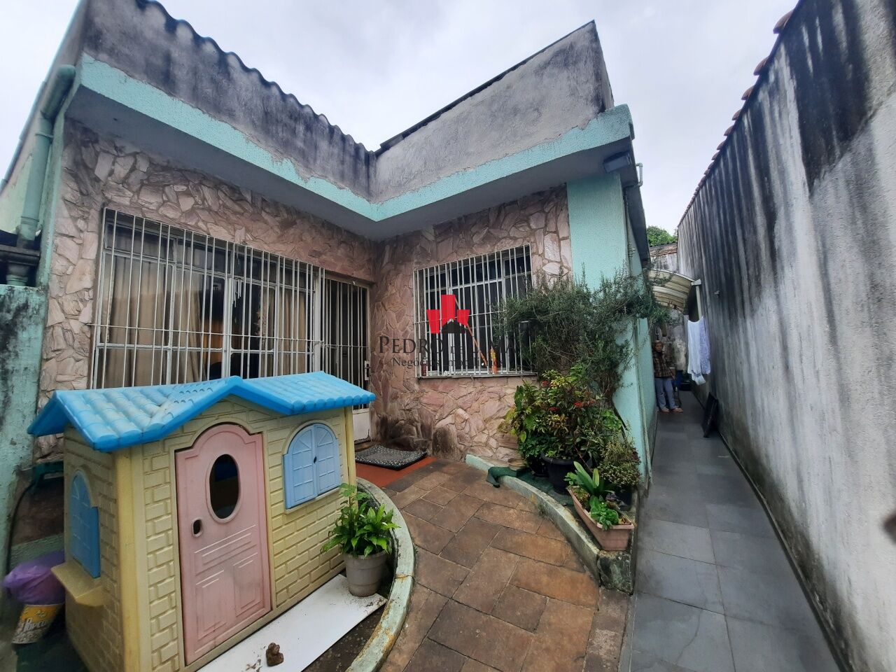 Sobrado frontal  com 3 Dormitórios e mais 2 casas no quintal- Ermelino Matarazzo
