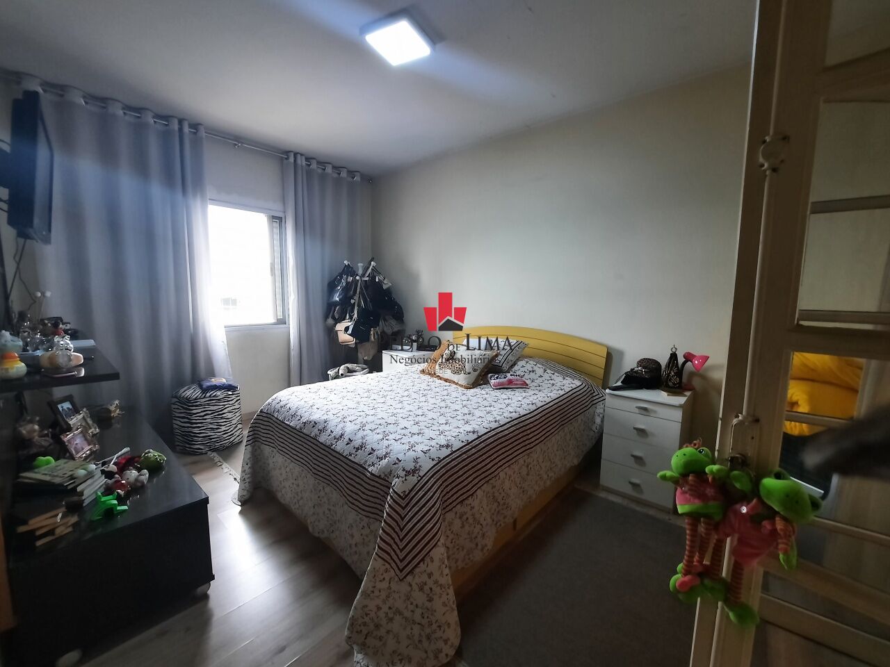 Sobrado frontal  com 3 Dormitórios e mais 2 casas no quintal- Ermelino Matarazzo