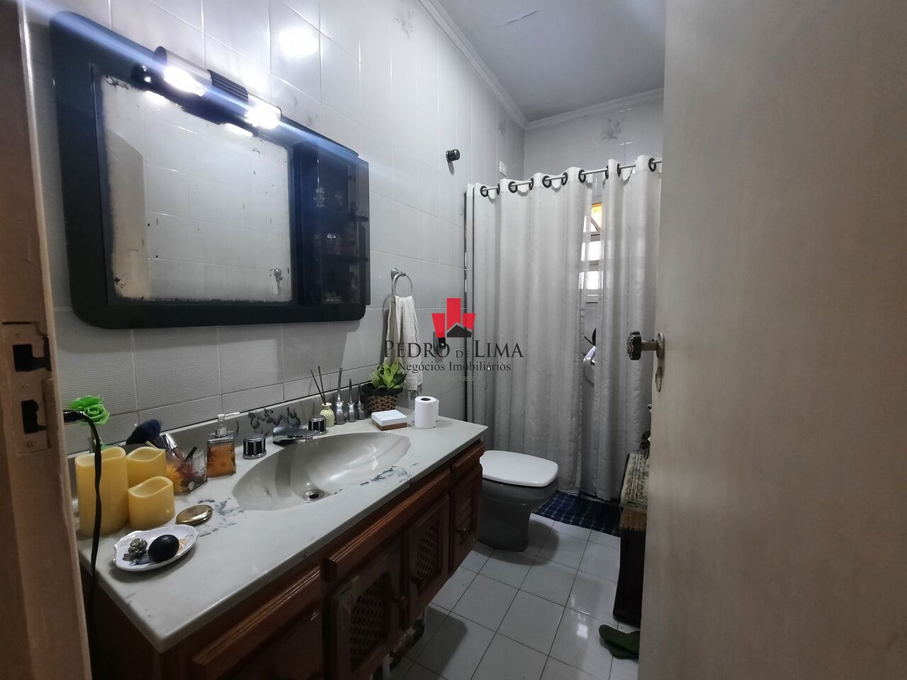 Sobrado frontal  com 3 Dormitórios e mais 2 casas no quintal- Ermelino Matarazzo