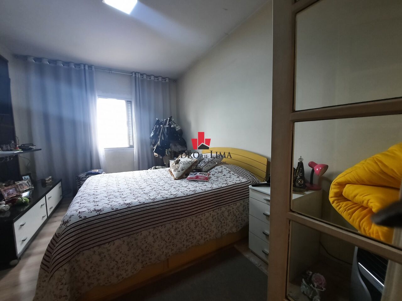 Sobrado frontal  com 3 Dormitórios e mais 2 casas no quintal- Ermelino Matarazzo