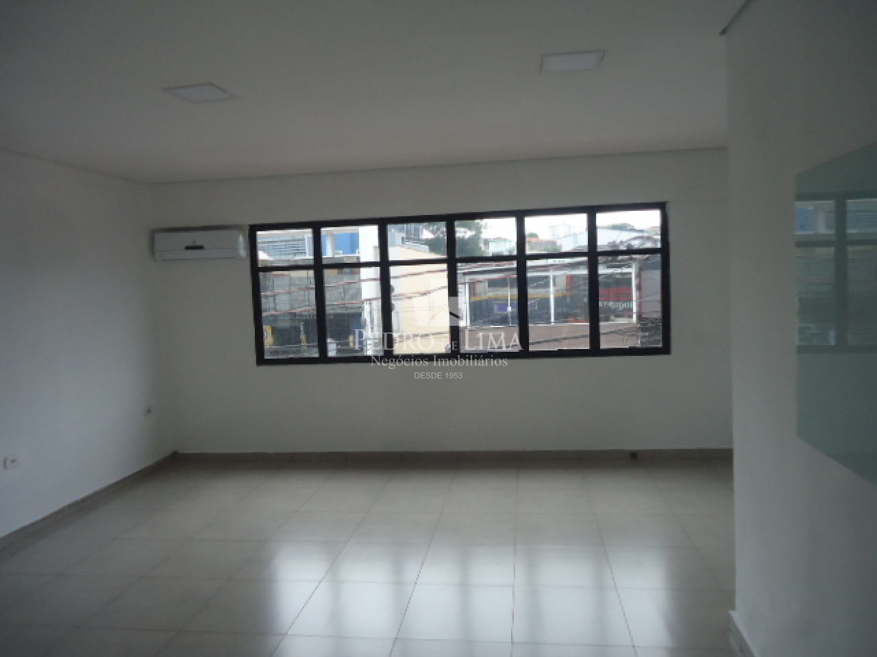 imagem do imovel Conjunto com 8 Salas Comerciais, com 300M² ,3 Banheiros, Terraço na Penha Esquina Com a Amador Bueno ref: PE38192