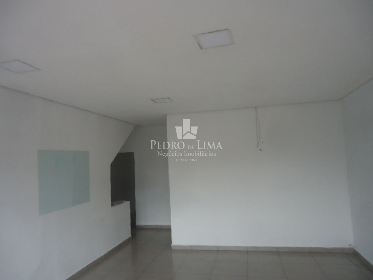 imagem do imovel Conjunto com 8 Salas Comerciais, com 300M² ,3 Banheiros, Terraço na Penha Esquina Com a Amador Bueno ref: PE38192