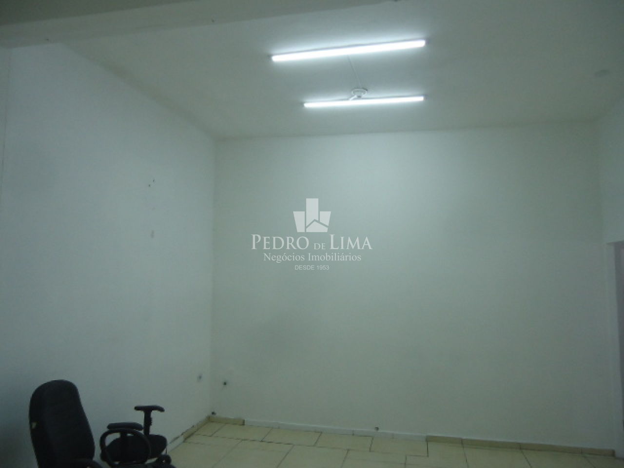 Conjunto com 8 Salas Comerciais, com 300M² ,3 Banheiros, Terraço na Penha Esquina Com a Amador Bueno