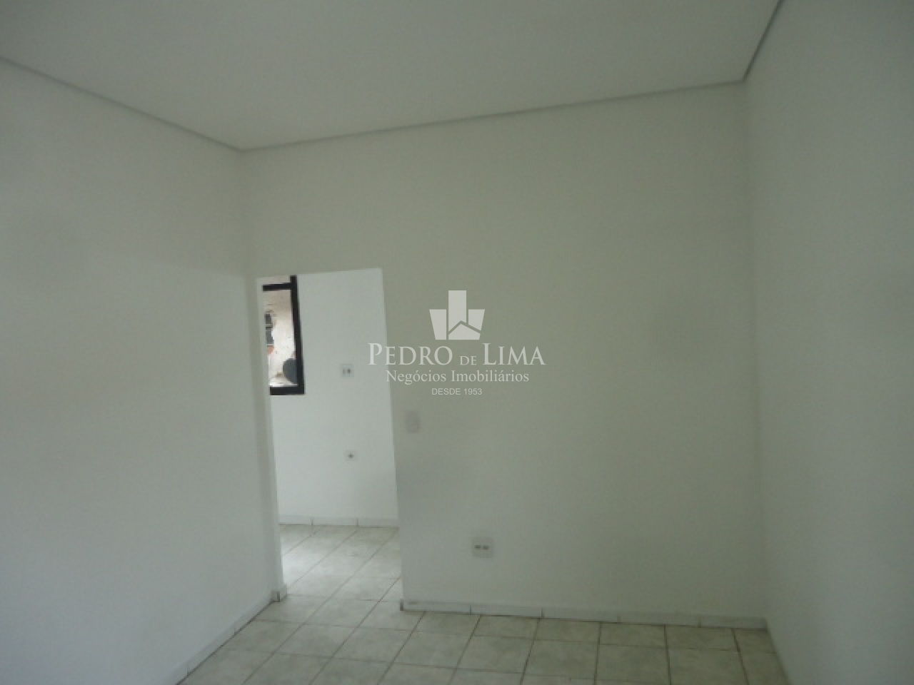 Conjunto com 8 Salas Comerciais, com 300M² ,3 Banheiros, Terraço na Penha Esquina Com a Amador Bueno