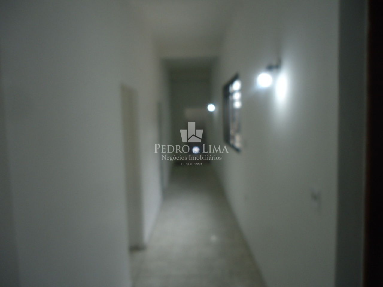 Conjunto com 8 Salas Comerciais, com 300M² ,3 Banheiros, Terraço na Penha Esquina Com a Amador Bueno