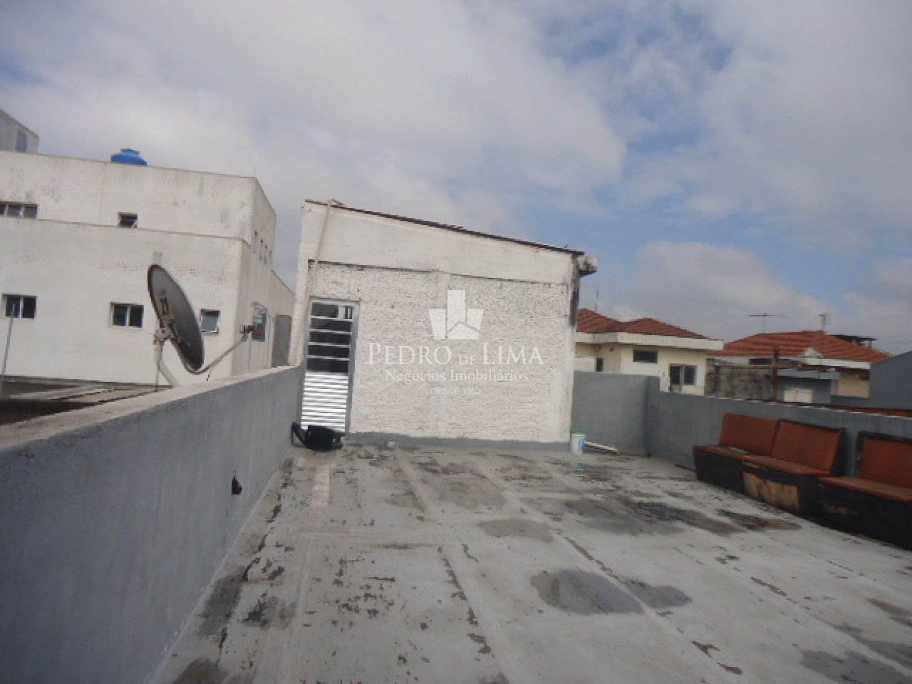 Conjunto com 8 Salas Comerciais, com 300M² ,3 Banheiros, Terraço na Penha Esquina Com a Amador Bueno