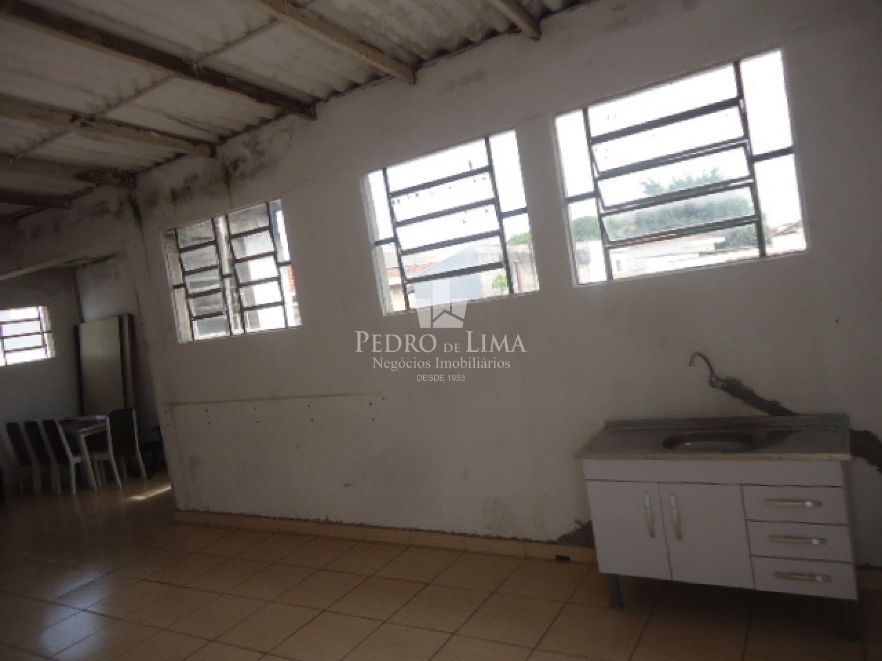 Conjunto com 8 Salas Comerciais, com 300M² ,3 Banheiros, Terraço na Penha Esquina Com a Amador Bueno