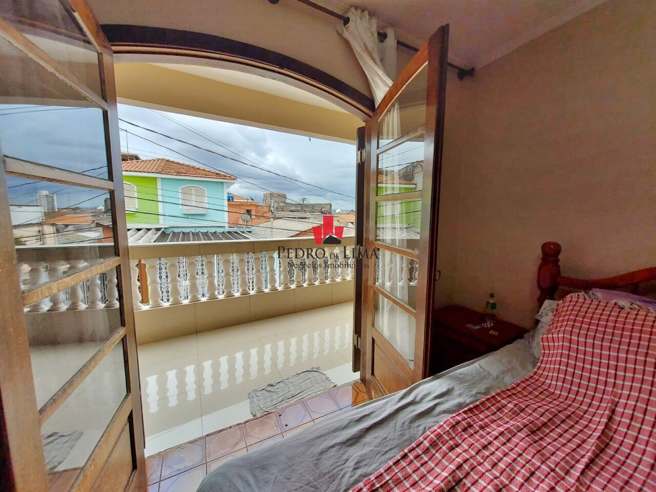 Sobrado Frontal com 2 dormitórios, 1 suíte, 2 vagas e 179 M² na Ponte Rasa.