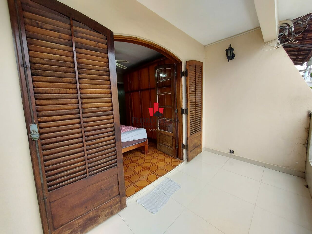 Sobrado Frontal com 2 dormitórios, 1 suíte, 2 vagas e 179 M² na Ponte Rasa.