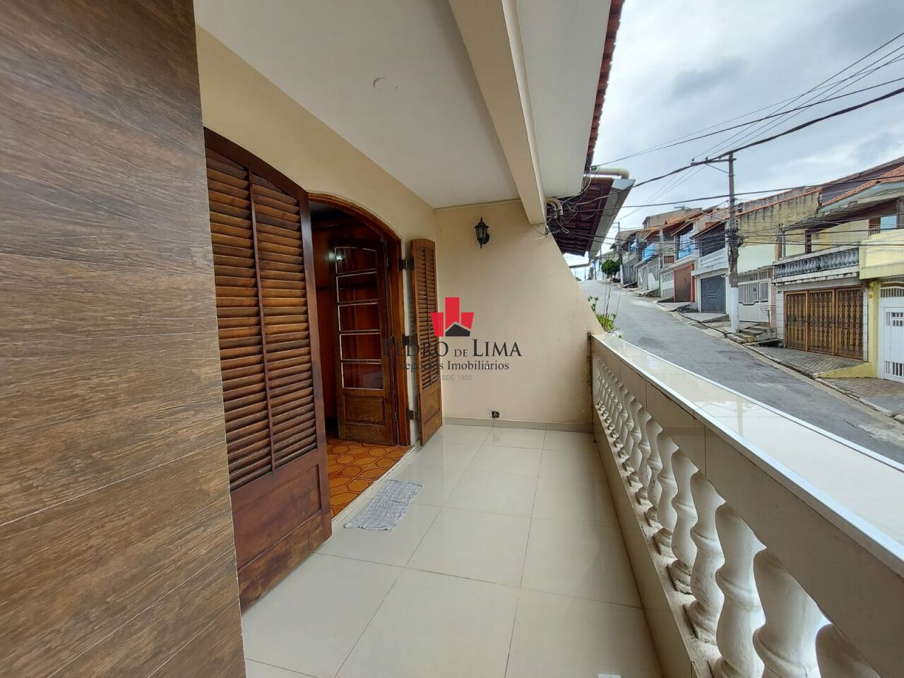 Sobrado Frontal com 2 dormitórios, 1 suíte, 2 vagas e 179 M² na Ponte Rasa.