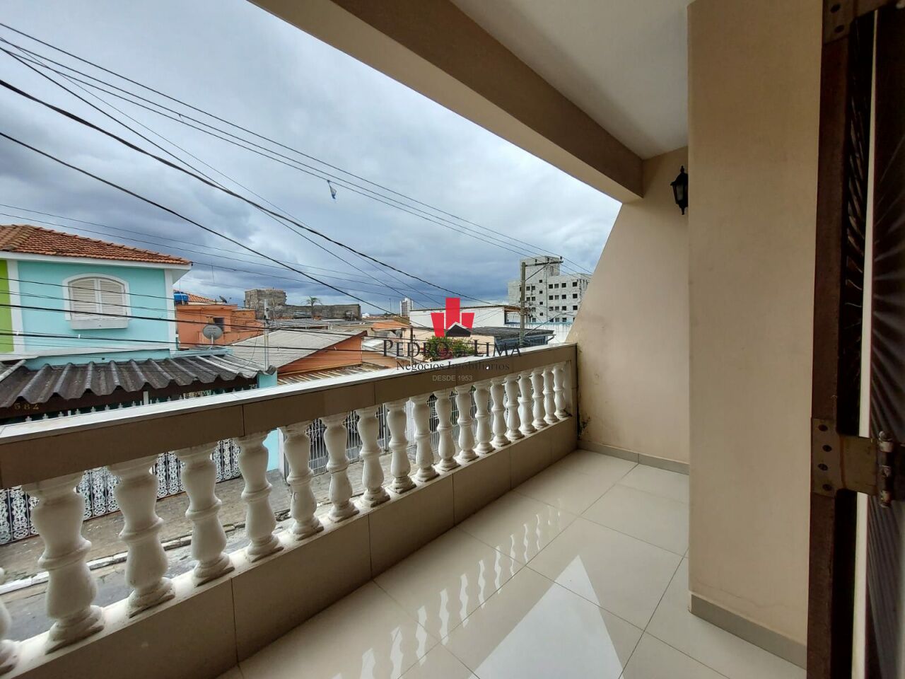 Sobrado Frontal com 2 dormitórios, 1 suíte, 2 vagas e 179 M² na Ponte Rasa.