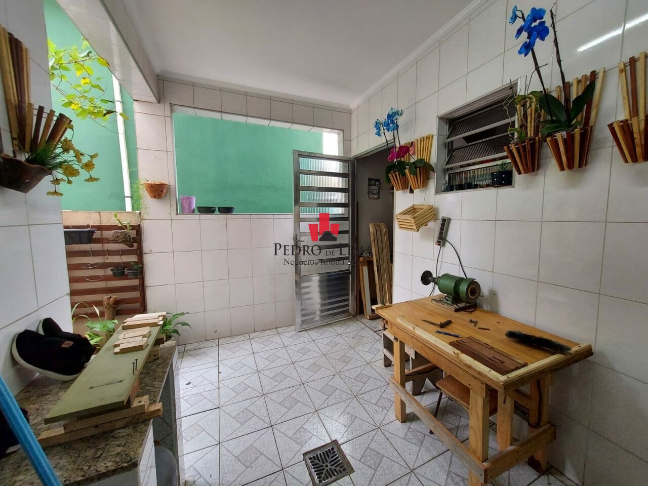 Sobrado Frontal com 2 dormitórios, 1 suíte, 2 vagas e 179 M² na Ponte Rasa.