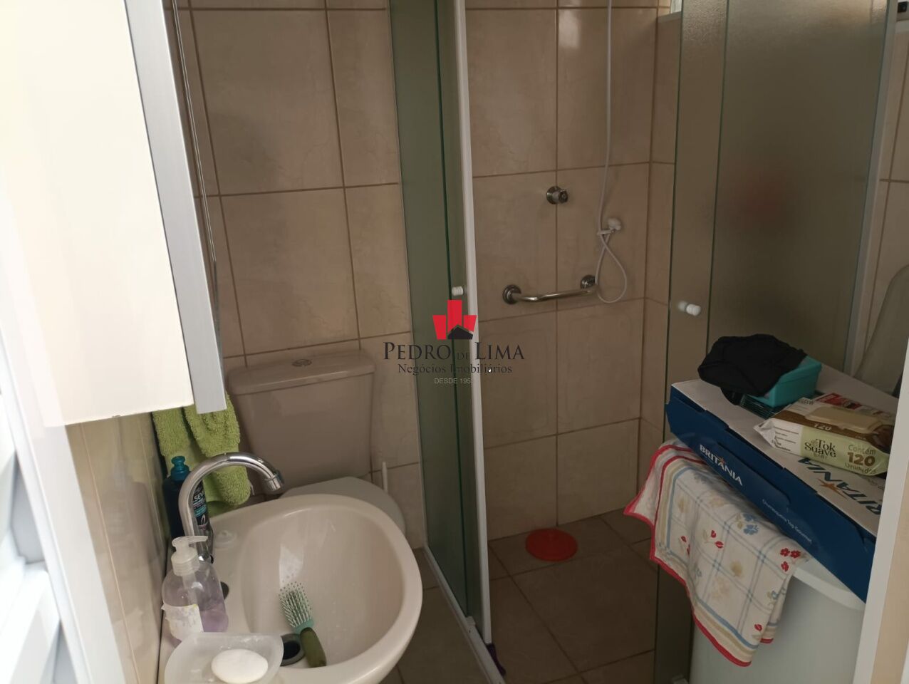 Sobrado com 2 Dorm, 2 banheiros e vaga coberta na travessa da Av. Itaquera - Cidade Lider