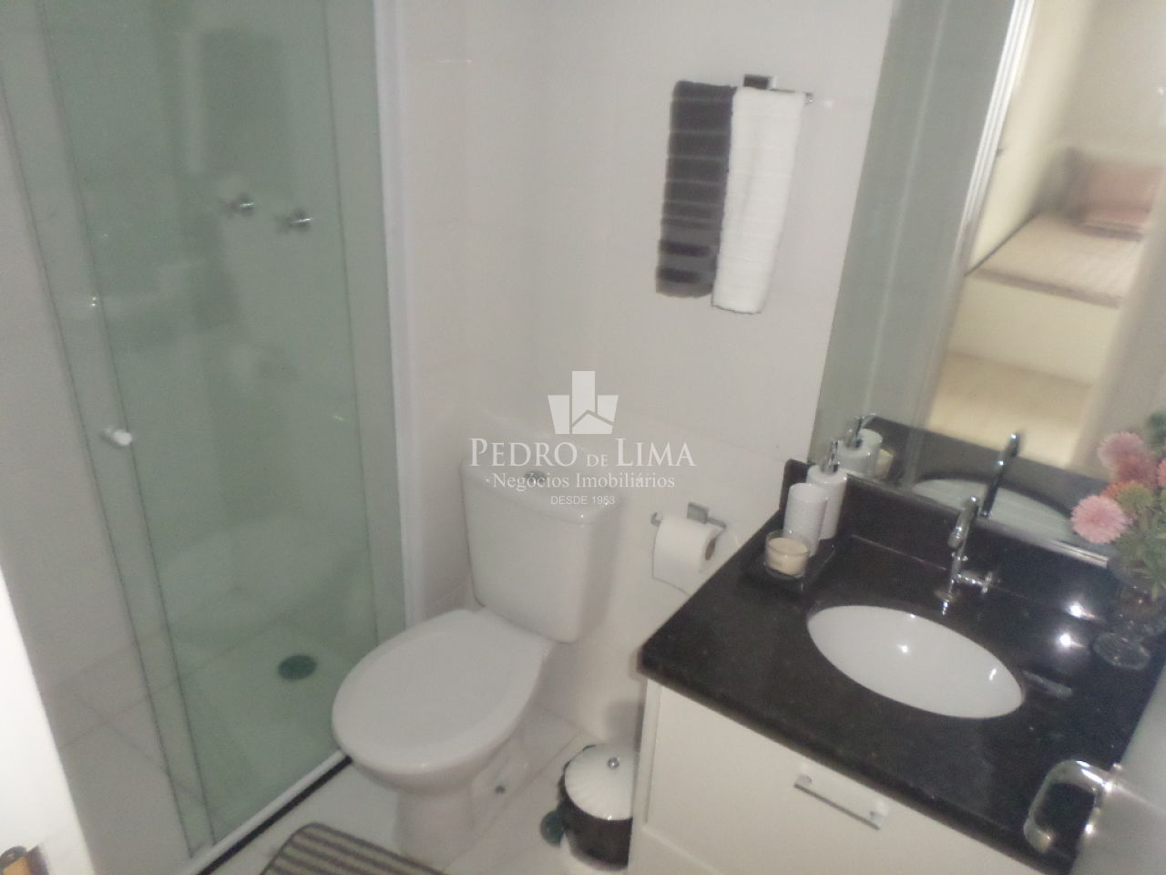 Excelente apto mobiliado, localização privilegiada, com sacada  ,2 dormitórios, sacada