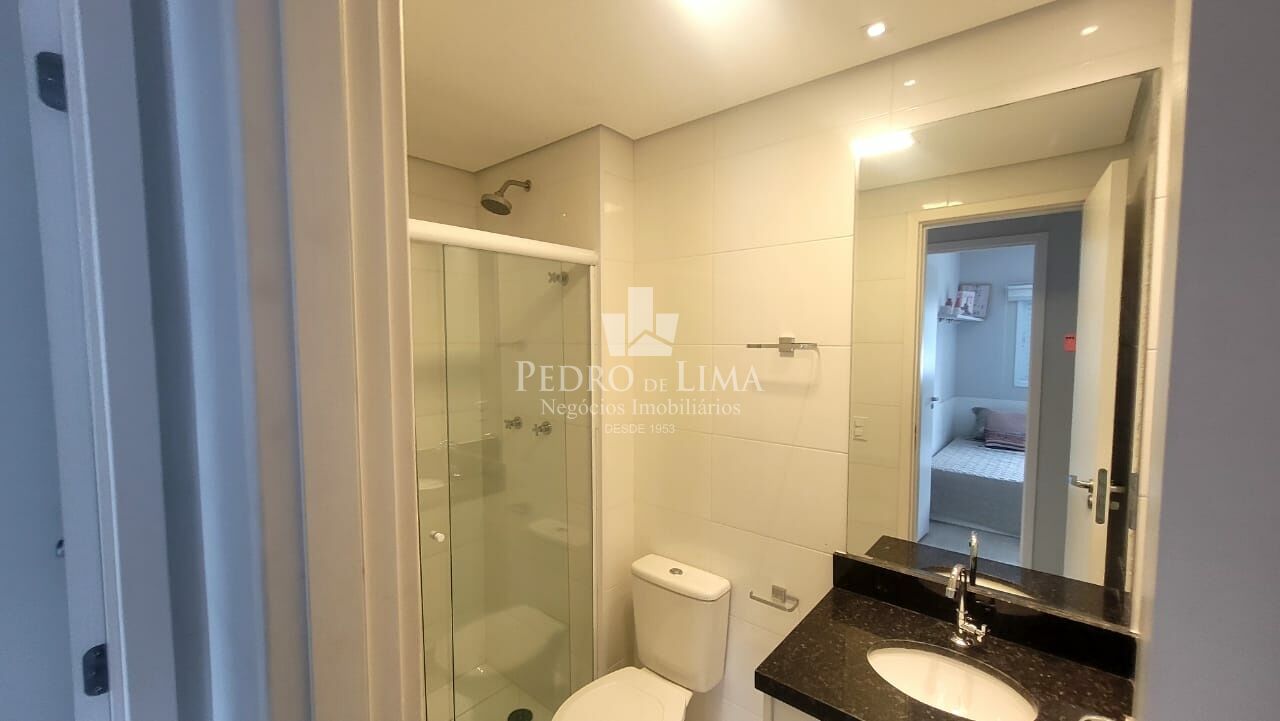 Excelente apto mobiliado, localização privilegiada, com sacada  ,2 dormitórios, sacada