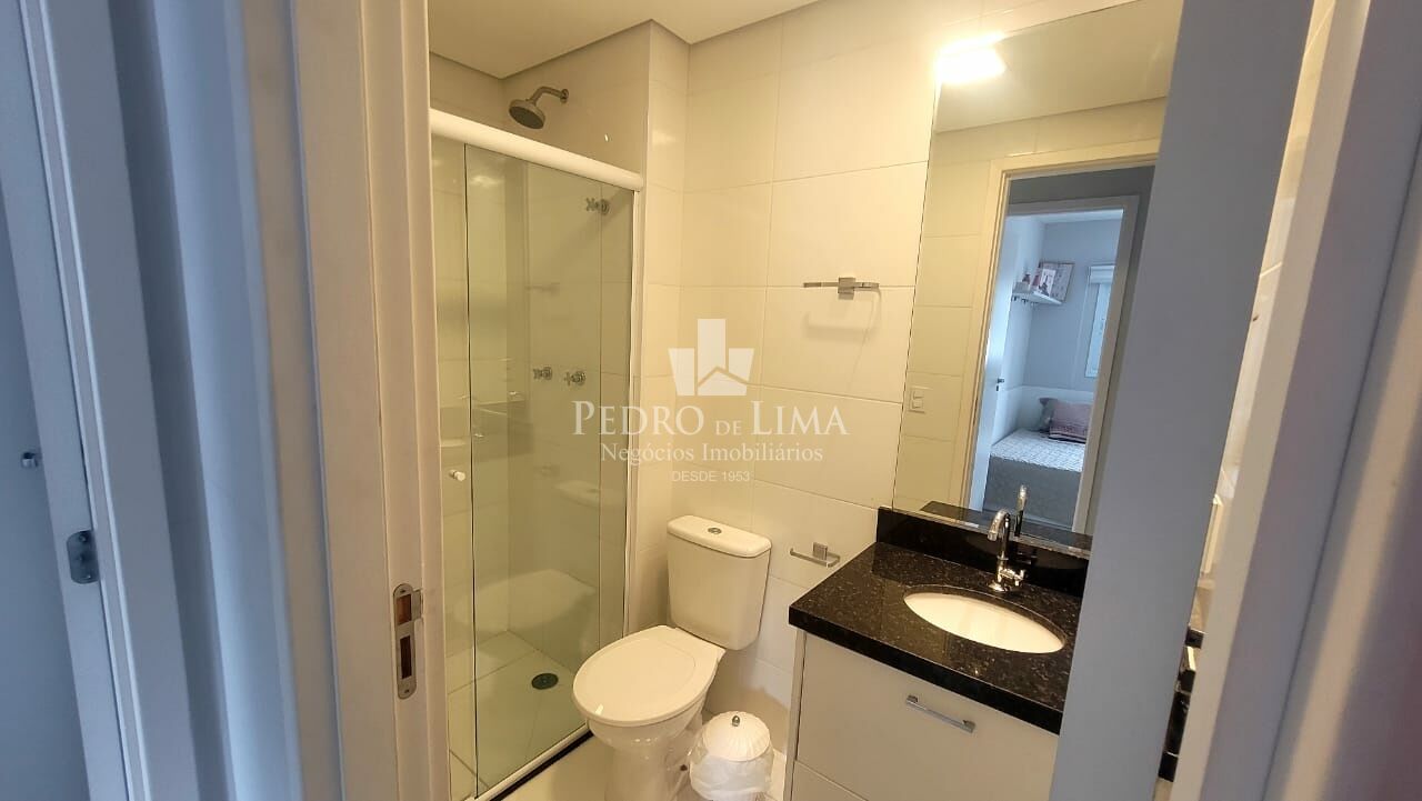 Excelente apto mobiliado, localização privilegiada, com sacada  ,2 dormitórios, sacada