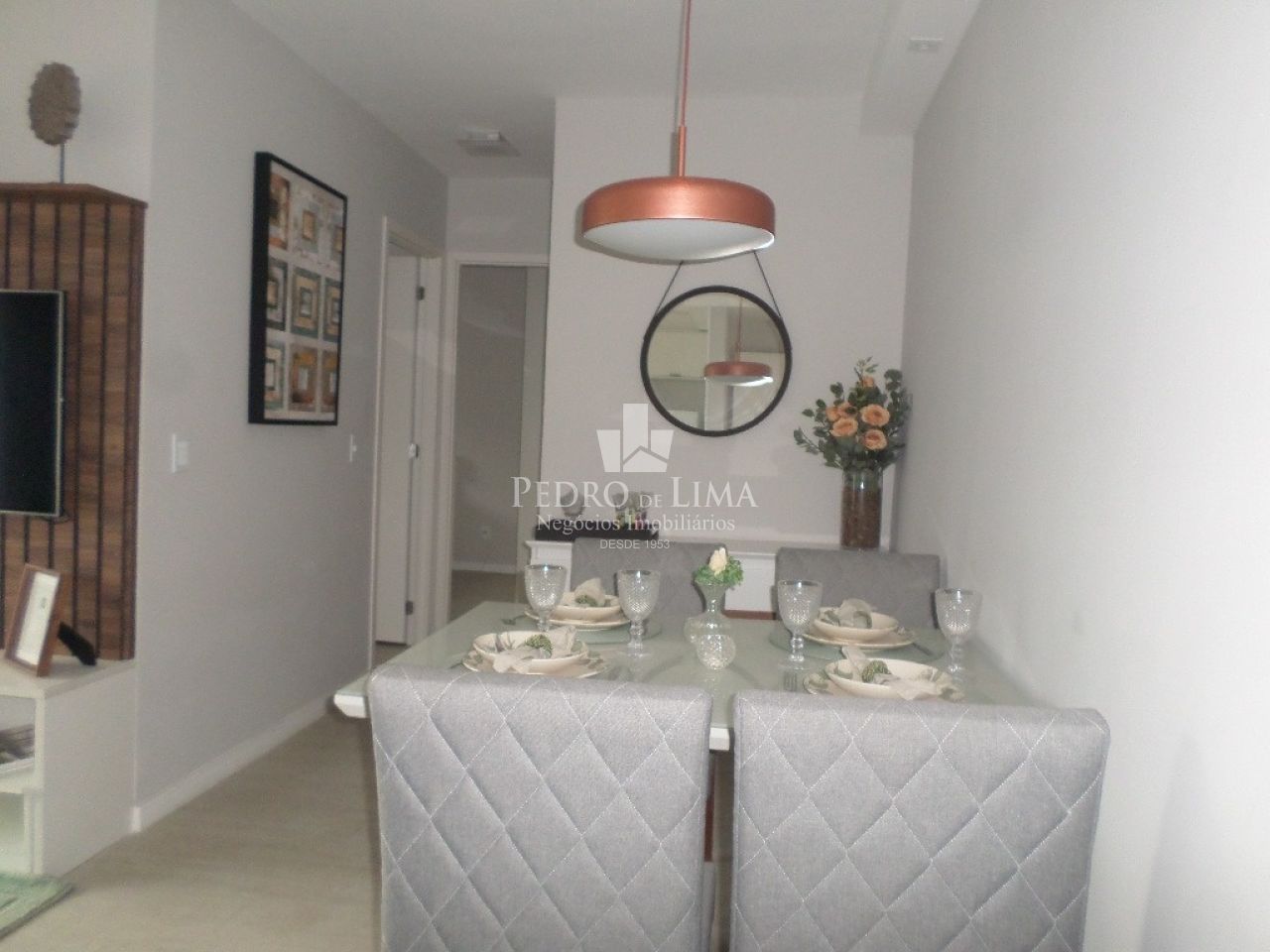 Excelente apto mobiliado, localização privilegiada, com sacada  ,2 dormitórios, sacada