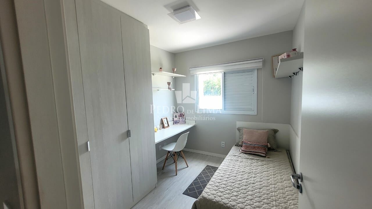 Excelente apto mobiliado, localização privilegiada, com sacada  ,2 dormitórios, sacada