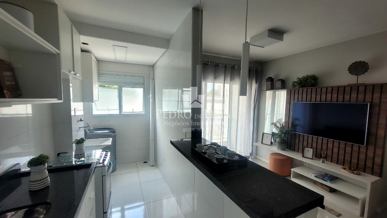 Excelente apto mobiliado, localização privilegiada, com sacada  ,2 dormitórios, sacada