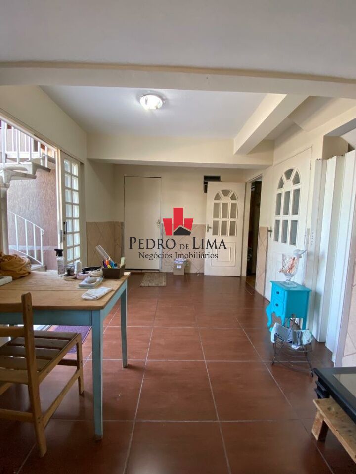 Sobrado frontal com 4 quartos e 1 salão comercial no Arthur Alvim