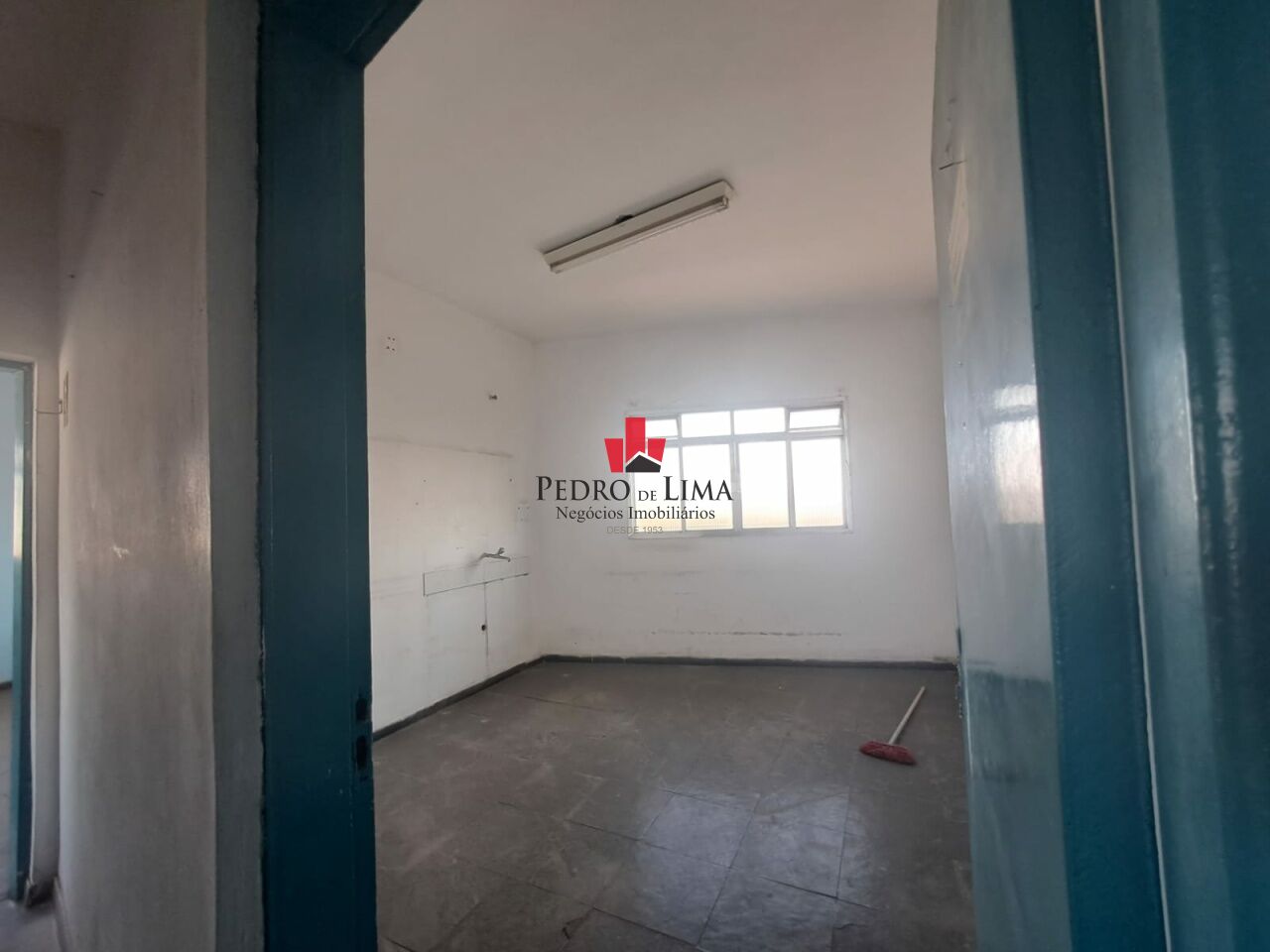 Prédio Comercial com Salão em Itaquera