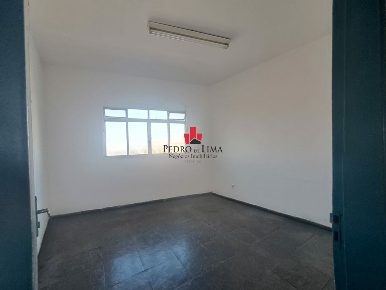 Prédio Comercial com Salão em Itaquera