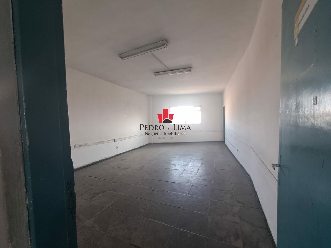 Prédio Comercial com Salão em Itaquera