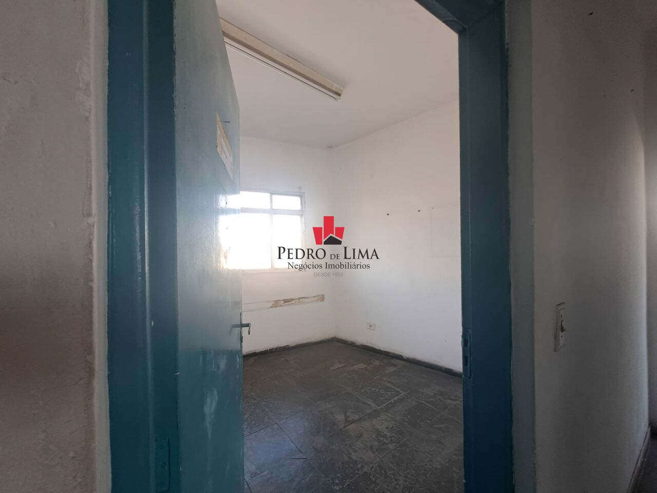 Prédio Comercial com Salão em Itaquera